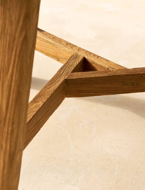 Garden Trading Hawthorne Round Slatted Dining Table - Image 5